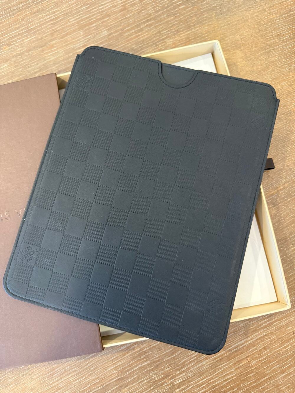 Louis Vuitton Damier Infini iPad tablet case full leather 10x8 original box Exc